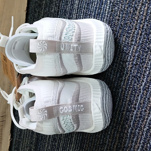 NEW Nike Cosmic Unity 3  White And Blue Basketball Shoe- Womens 8 | Mens 6 - Picture 5 of 8